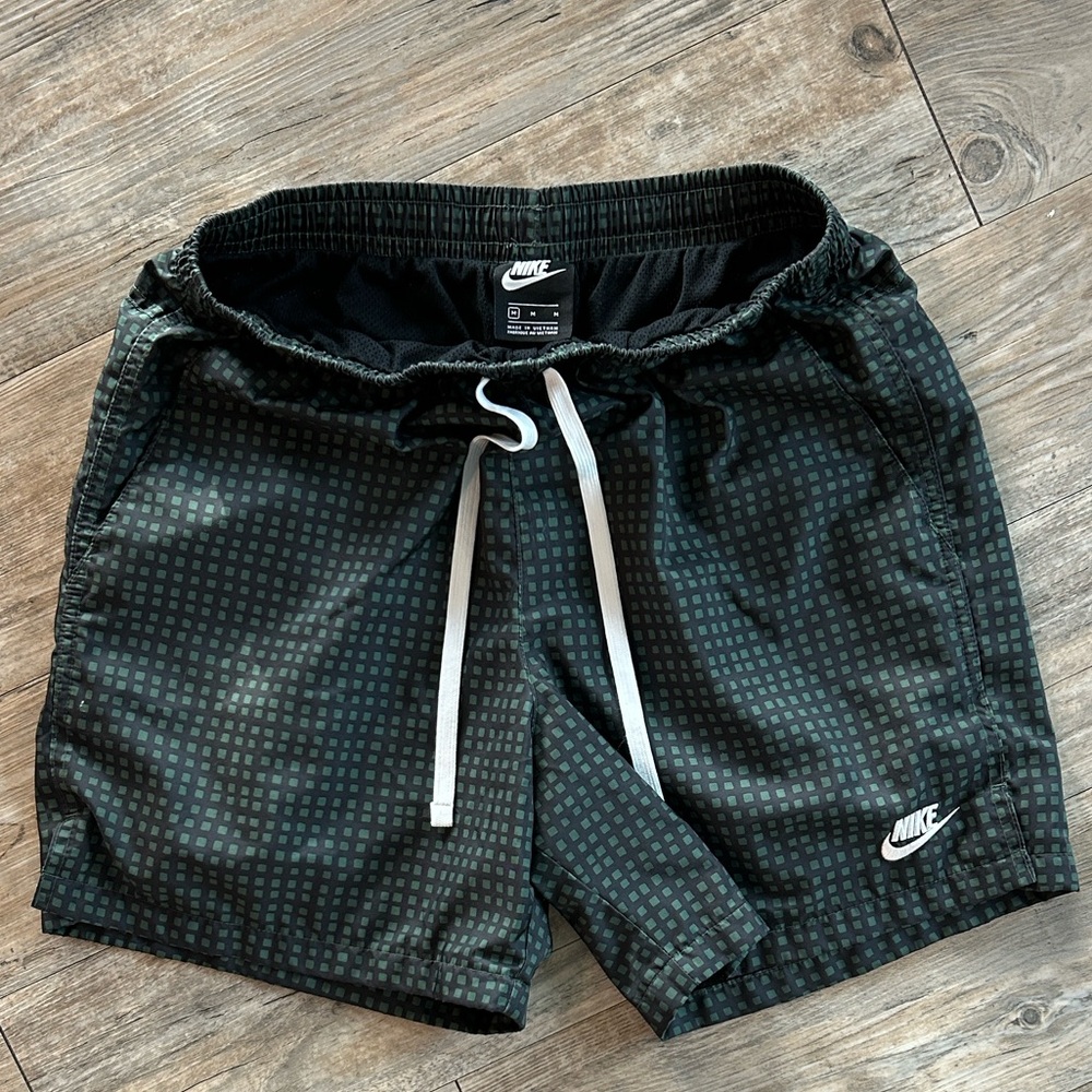 Nike Men's Black and Green Athletic Shorts